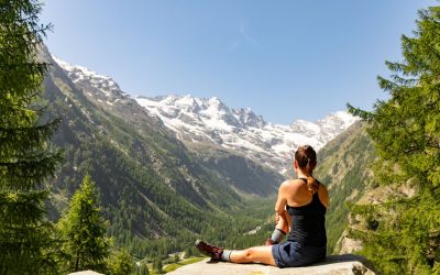 Après une longue randonnée : Les meilleurs réflexes pour éviter les courbatures et bien récupérer